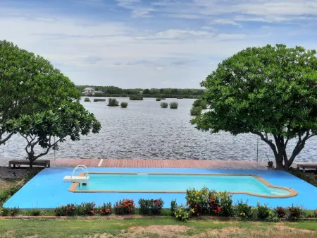 Baan Talay See Cream Resort