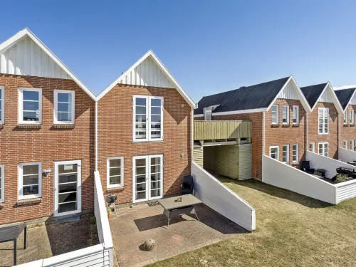 "Otto" - 2.3km from the Sea