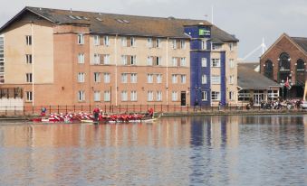 Holiday Inn Express Cardiff Bay