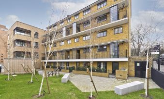 Luxury One Bedroom Greenwich Studio Apartment Near Canary Wharf by UnderTheDoormat