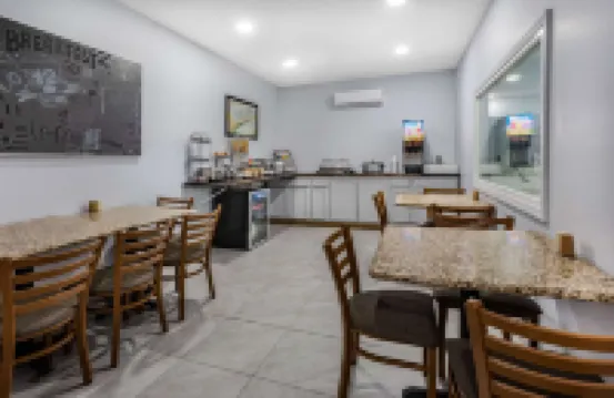 อเมริกินน์ บายวินด์แฮม ควินซี