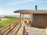 "Bertold" - 20m from the Sea