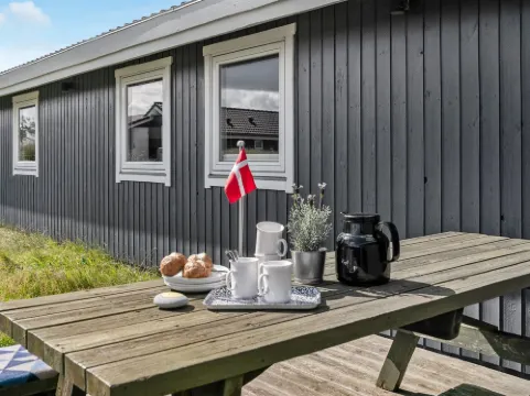 "Siri" - 400m from the Sea