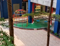 Queen Room 2 @ Grand Center Point Apartment فنادق في South Bekasi