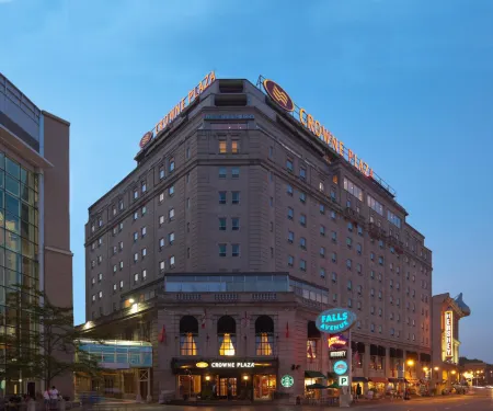 Crowne Plaza Hotel-Niagara Falls/Falls View, an IHG Hotel