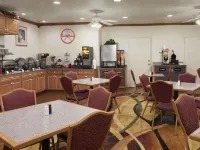 Howard Johnson by Wyndham Oklahoma City Airport/ Fairgrounds