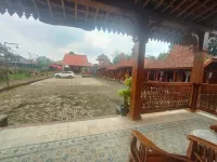 Omah Joglo Sukorejo RedPartner Hotels in Plelen