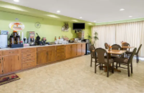 斯湯頓温德姆速8酒店 利奇菲爾德酒店