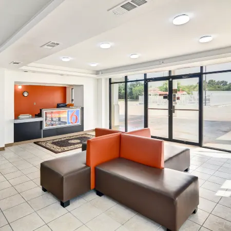 Motel 6 Lindale, TX