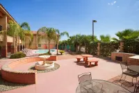 Super 8 by Wyndham Indio - Pool