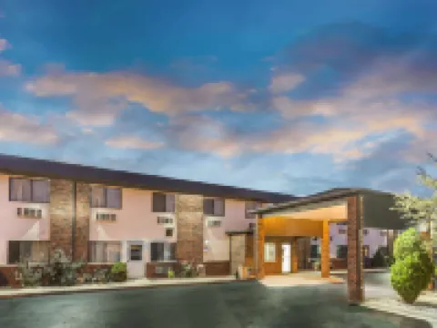 Super 8 by Wyndham Bourbonnais/Kankakee Area Hotels in Bradley