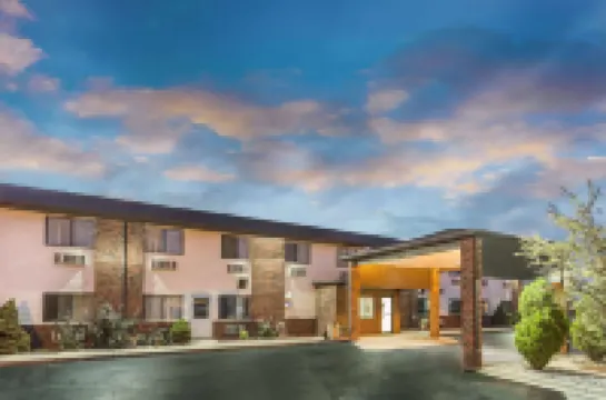 Super 8 by Wyndham Bourbonnais/Kankakee Area Hotels in Bradley