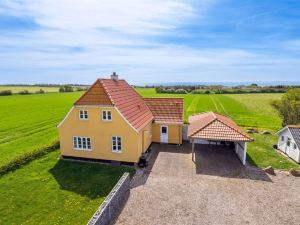 "Store" - 700m from the Sea in Funen