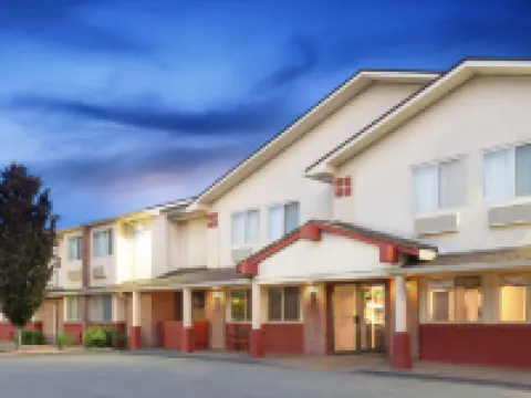 Super 8 by Wyndham Kingston キングストンのホテル