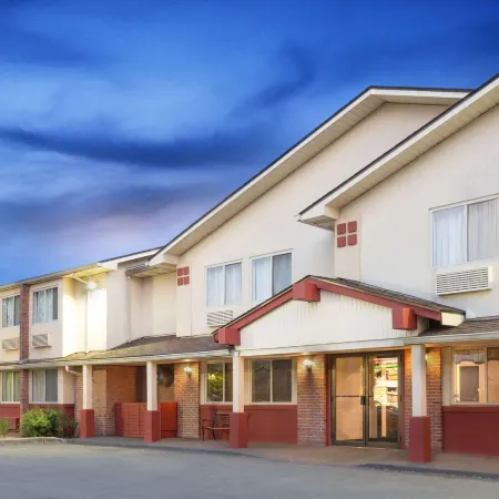 Super 8 by Wyndham Kingston