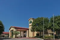 La Quinta Inn by Wyndham San Marcos Hotels near Bobcat Stadium