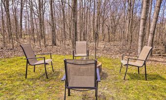Mosinee Escape w/ Fire Pit - 1 Mi to River! - Housity