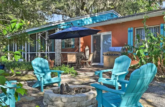 河邊温泉與遊戲室度假之家！