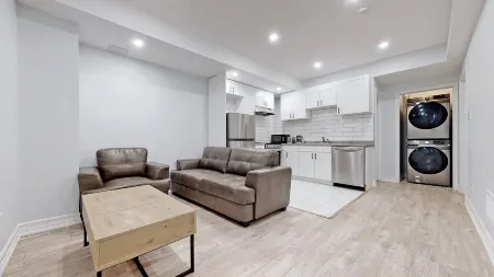 Charming 2- Bedroom with Free Parking Space Отели в г. Уитби