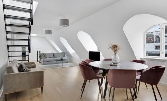 Sanders King - Popular 2-Bdr Apt in Copenhagen Center