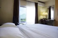 Jhoanie Hotel Hôtels à : Central Tomohon