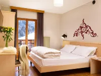 Hotel Principe Marmolada Hotel dekat Serrai di Sottoguda