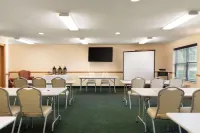Country Inn & Suites by Radisson, Mason City, IA Hotels in Clear Lake