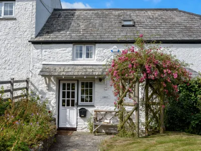 Thrift Cottage Hotels near Looe