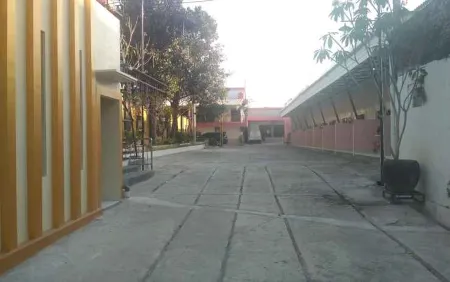 AOE Hotel Bandungan Отели рядом с достопримечательностью «Ambarawa Railway Museum»