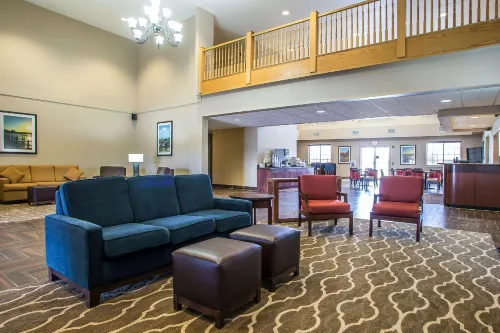 Comfort Suites Delavan - Lake Geneva Area Hotels in Delavan