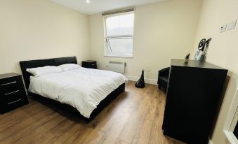 1-Bed Apartment in Ealing 3 Mins from Station