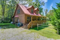 Cabin w/ Hot Tub + Fishing Pond in Del Rio! - parking