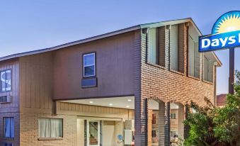 Days Inn by Wyndham Kenedy/Karnes City