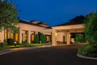 Courtyard Baton Rouge Acadian Centre/LSU Area Hotels near Jimmy Swaggart Ministries