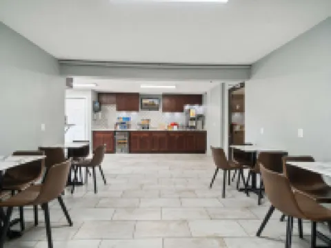 Super 8 by Wyndham Kenosha/Pleasant Prairie Hotel di Kenosha