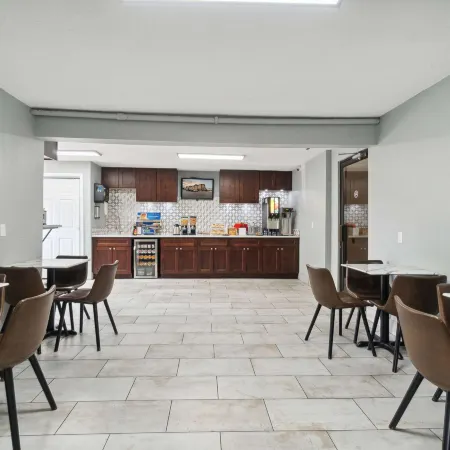 Super 8 by Wyndham Kenosha/Pleasant Prairie