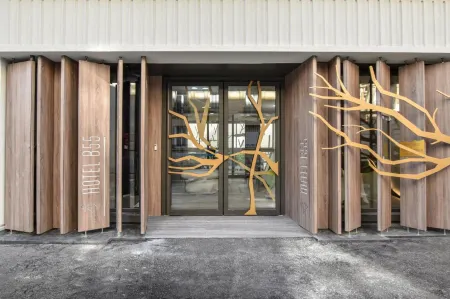 Hôtel B55 Отели рядом с достопримечательностью «Катакомбы Парижа»