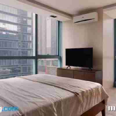 Luxury 2Br in Uptown BGC -- Free Pool Use -- Rooms