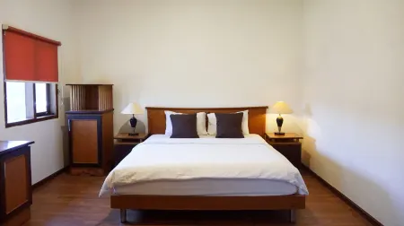 Bj. Perdana Hotel & Resort Отели в г. Purworejo