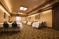 Best Western Plus Tree House Hotel di Weed