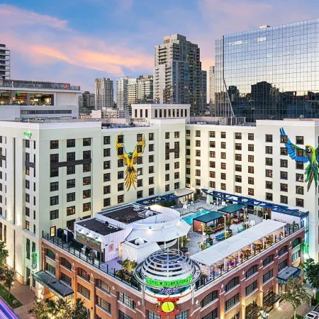 Margaritaville Hotel San Diego Gaslamp Quarter Отели рядом с достопримечательностью «Музей Железнодорожных Моделей»