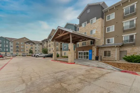 Soka Suites Dallas - Las Colinas