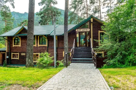 Kedroviy Ostrov (Сhemal) Hotel Отели в г. 