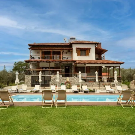 Kalisun Pool House by Georgalas