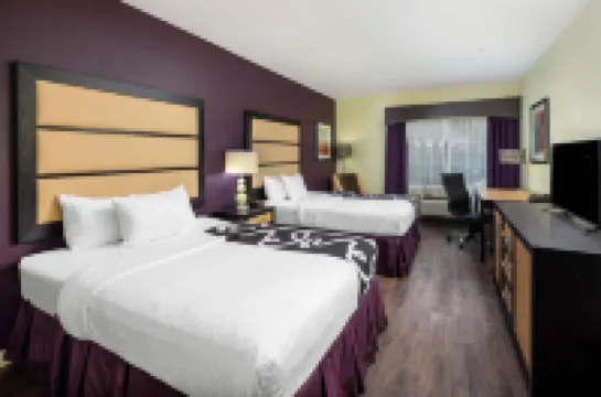 La Quinta Inn & Suites by Wyndham Hinesville - Fort Stewart Hotels in Hinesville