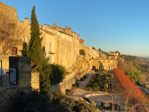 Village Historique de Lauris dans le Luberon - Elégant Studio Privé Anglais Hôte