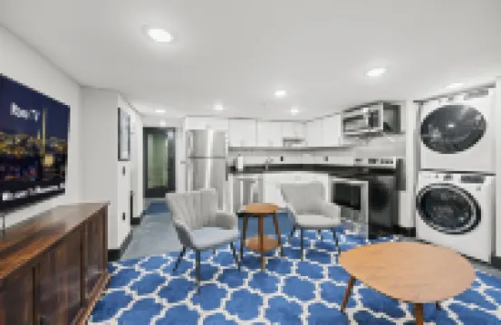 Luxury 8Br/7BA DC Mansion – Reunions, Retreats Hotels in 