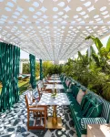 The Xon Hotel