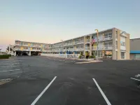 Beach House Dewey - Motels