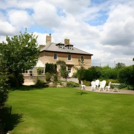 Widbrook Grange Отели рядом с достопримечательностью «Yellowtail Camping»